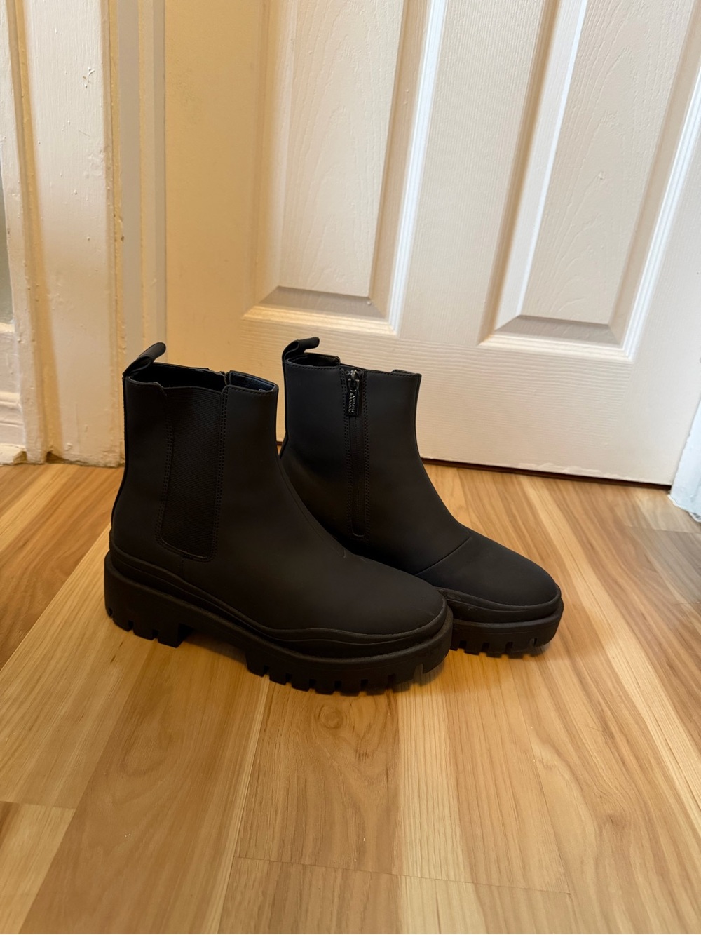 Vionic Karsen Women’s Waterproof Arch Supportive Boot - Picture 2 of 6